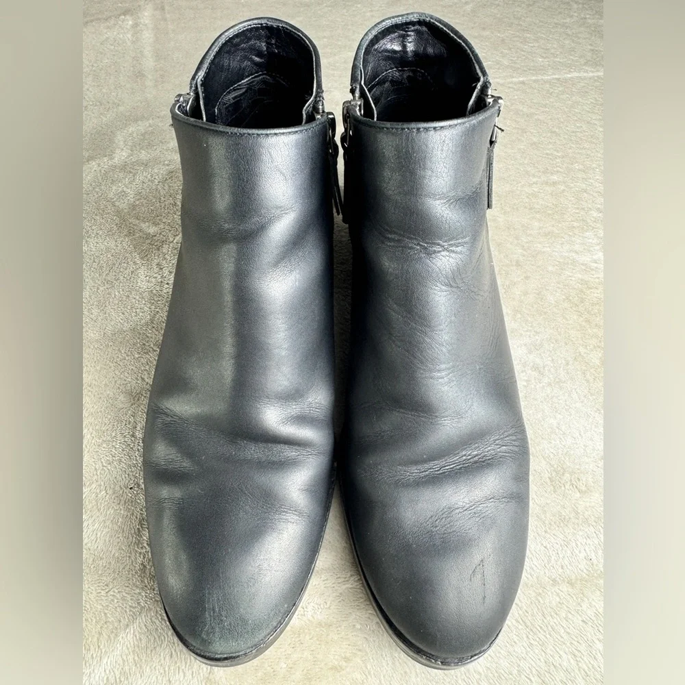 Cole Haan Women's Size 7 Black Leather Hayes‎ Ankle Zip Bootie Boots Classic
